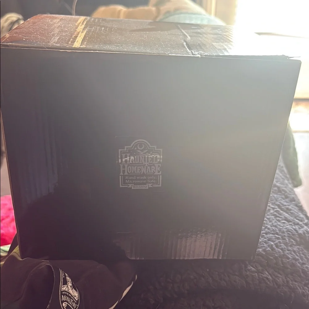 Killstar Haunted Home Ghostly vase - Picture 3 of 4